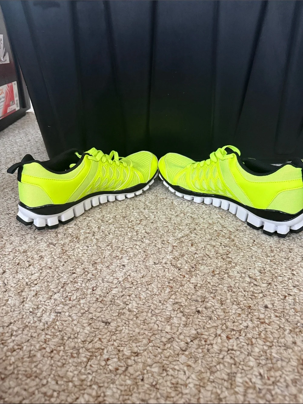 Reebok Men’s Neon Yellow Athletic Running Shoes Size 8